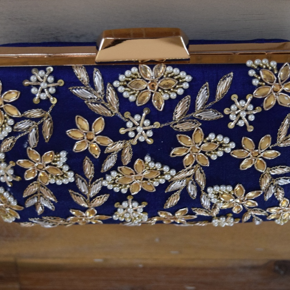 Hand-Embroidered Party/Wedding Clutch - Picture 2 of 8